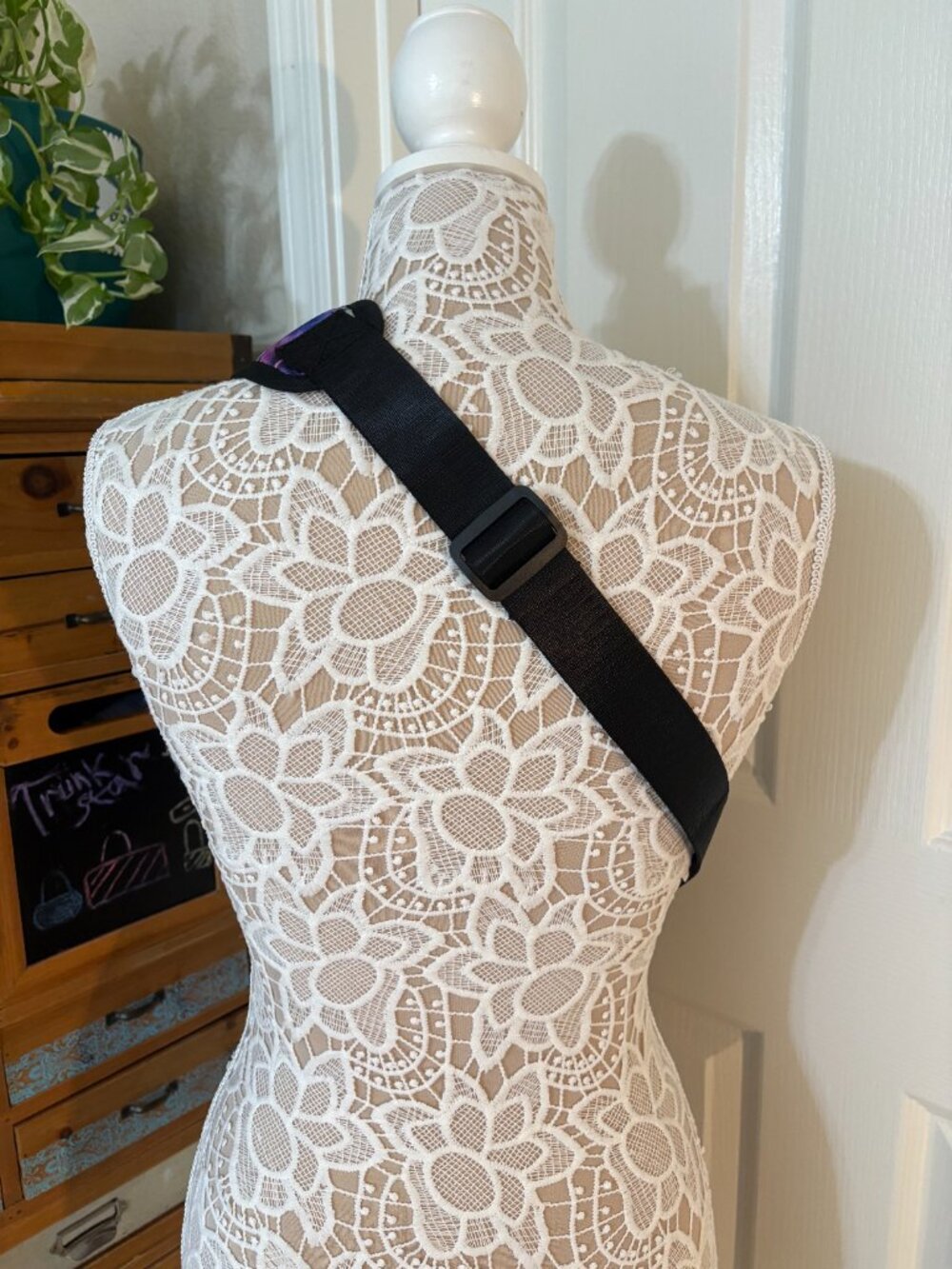 Belt Bag - Sling Bag -Crossbody -3 Compartment -Galaxy / Planet Stars Print- NWT - Picture 5 of 10